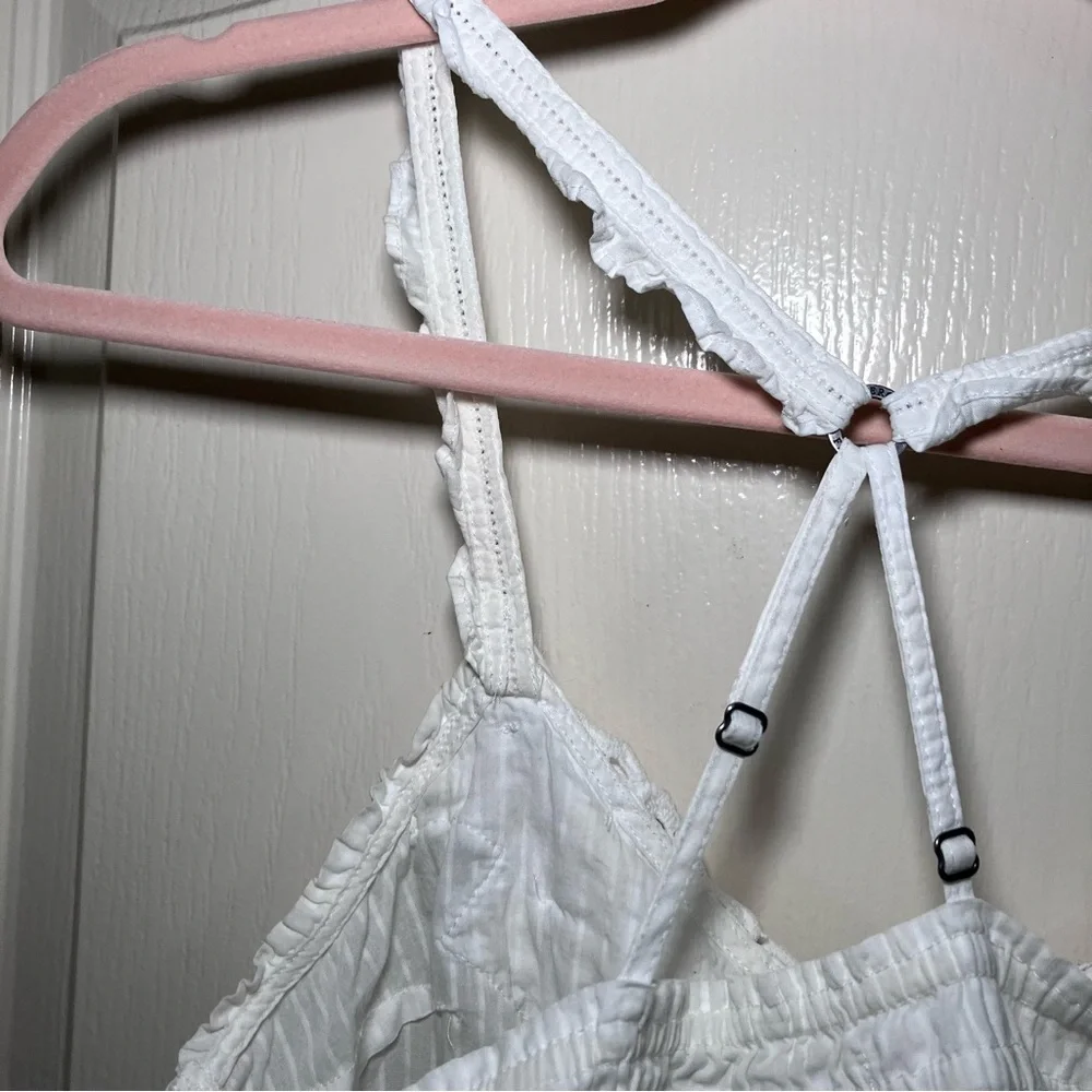 Abercrombie & Fitch White Top with Blue Trim Label Detail - Picture 5 of 8